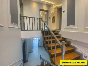 Edremit Kadıköy`de Müstakil Triplex Villa Geniş Kullanım Alanına sahip,AVM` ye Yürüme Mesafesindedir  - Kadıköy Edremit Balıkesir Satılık Villa - 4