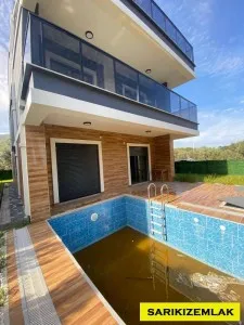 Balıkesir Edremit Güre Satılık Villa - Edremit Güre`de  Dağ ve Deniz Manzaralı Acil Satılık Havuzlu Villa  