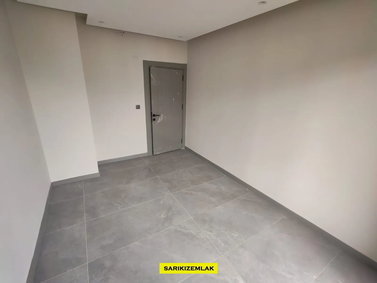 Edremit Hamidiye'de Şahin Plazada Arakat Lüx 2+1 Kiralık Ofis - Hamidiye Edremit Balıkesir Kiralık Büro & Ofis