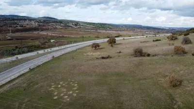Çanakkale Ezine Satılık 21999m² İzmir Yolu Üzeri Fırsat Tarla - çarıksız Ezine Çanakkale Satılık Tarla - 1