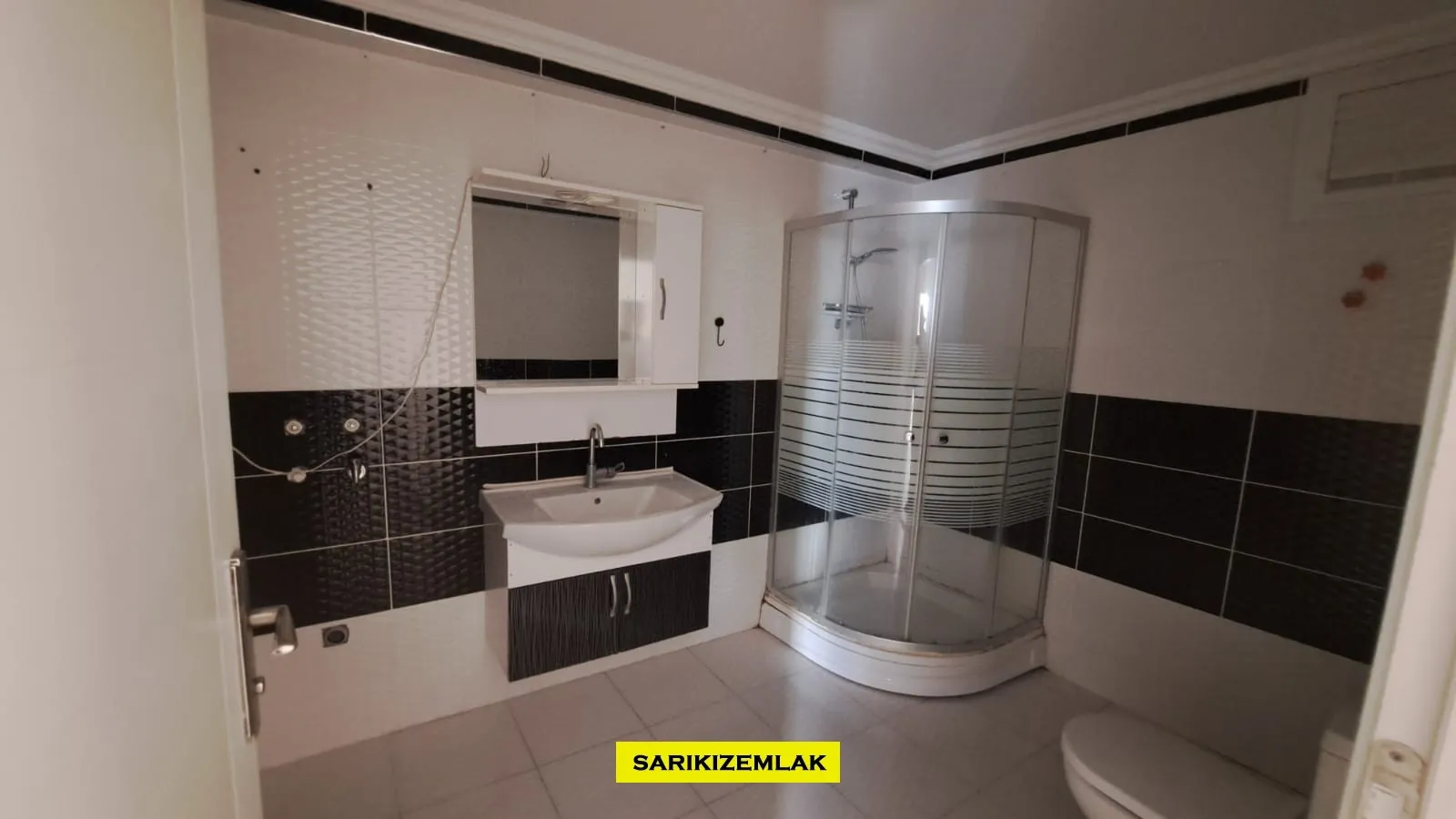 Hamidiyede Yolun Alt Tarafında Kiralık Geniş 2+1 Ön Cephe Daire  - Hamidiye Edremit Balıkesir Kiralık Daire