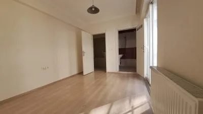 Hamidiyede Yolun Alt Tarafında Kiralık Geniş 2+1 Ön Cephe Daire  - Hamidiye Edremit Balıkesir Kiralık Daire - 4