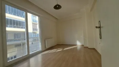 Hamidiyede Yolun Alt Tarafında Kiralık Geniş 2+1 Ön Cephe Daire  - Hamidiye Edremit Balıkesir Kiralık Daire - 12